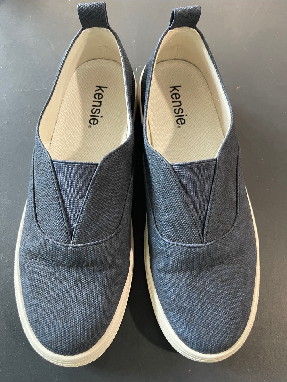 Kensie women’s 7.5 Slip-On Canvas Loafers in Navy Blue